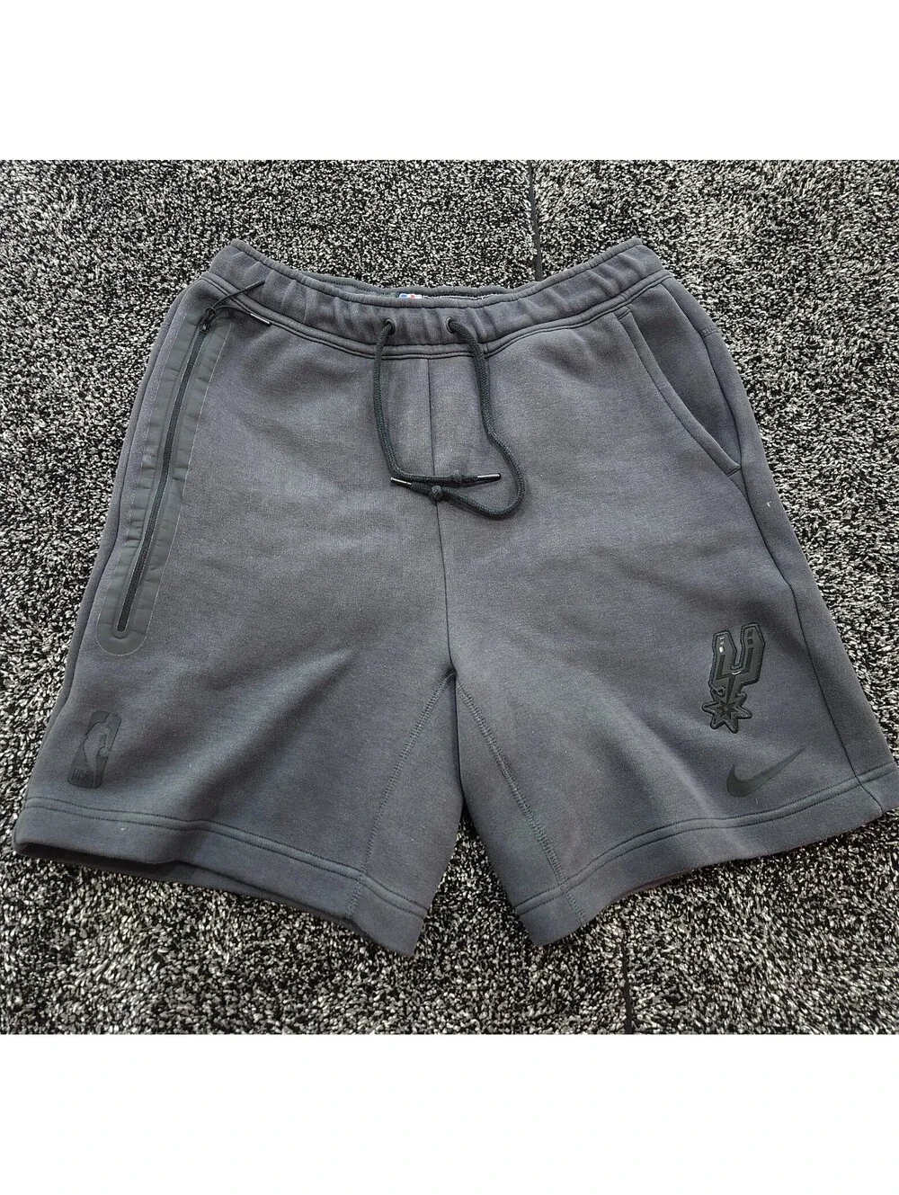 Nike Tech Fleece Shorts Mens Size Medium NBA San Antonio Spurs Gray Engineered